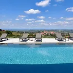 Elegante Esclusiva Fra Le Vigne Piemontesi Con Piscina Riscaldata * Castiglione Tinella