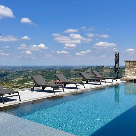 Elegante Esclusiva Fra Le Vigne Piemontesi Con Piscina Riscaldata Villa