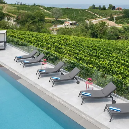 Villa Elegante Esclusiva Con Piscina Riscaldata - Immersa Nelle Vigne * Castiglione Tinella