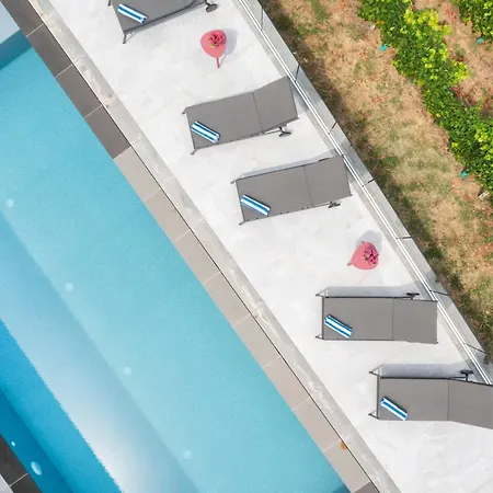 Villa Elegante Esclusiva Con Piscina Riscaldata - Immersa Nelle Vigne